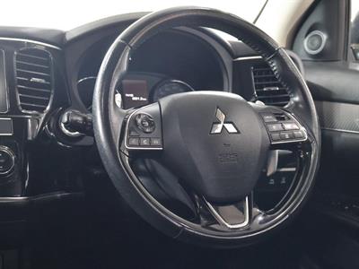 2019 Mitsubishi Outlander - Thumbnail