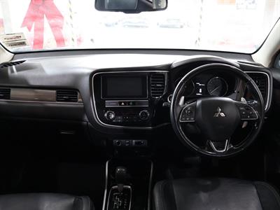 2019 Mitsubishi Outlander - Thumbnail