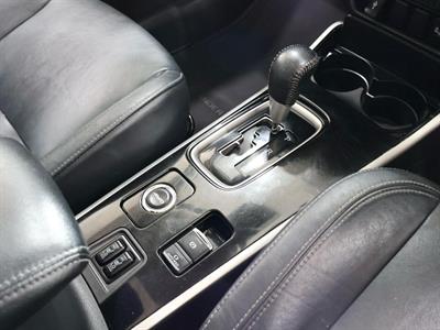 2019 Mitsubishi Outlander - Thumbnail