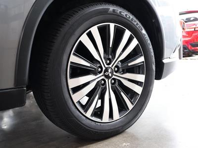 2019 Mitsubishi Outlander - Thumbnail