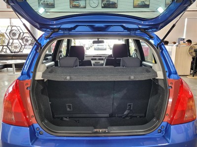 2004 Suzuki Swift - Thumbnail