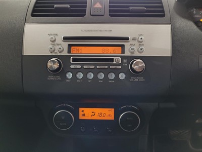 2004 Suzuki Swift - Thumbnail