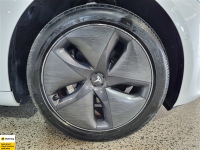 2019 Tesla Model 3 - Thumbnail