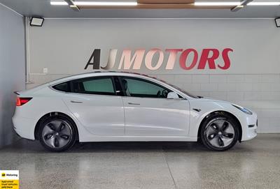 2019 Tesla Model 3 - Thumbnail