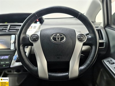2012 Toyota Prius Alpha - Thumbnail