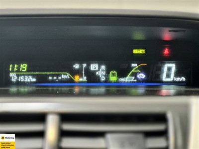 2012 Toyota Prius Alpha - Thumbnail