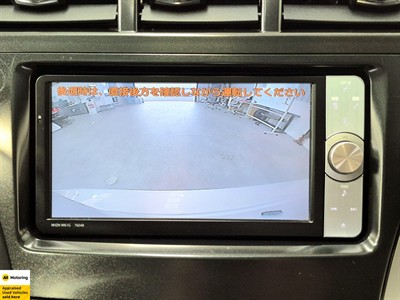 2012 Toyota Prius Alpha - Thumbnail