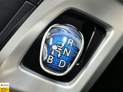 2012 Toyota Prius Alpha - Thumbnail