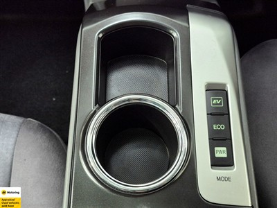 2012 Toyota Prius Alpha - Thumbnail