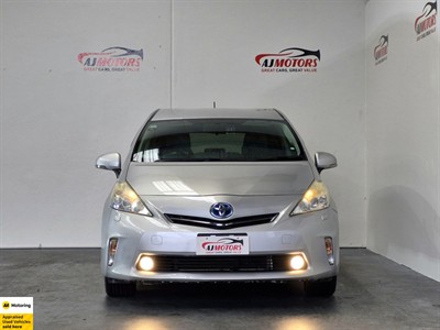 2012 Toyota Prius Alpha - Thumbnail