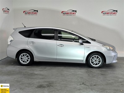 2012 Toyota Prius Alpha - Thumbnail