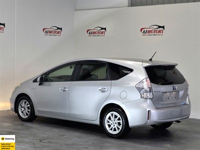 2012 Toyota Prius Alpha - Thumbnail