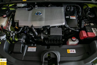 2016 Toyota Prius - Thumbnail