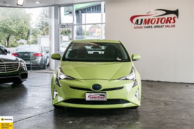 2016 Toyota Prius - Thumbnail