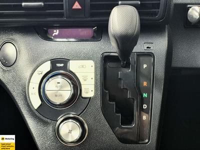 2017 Toyota Sienta - Thumbnail