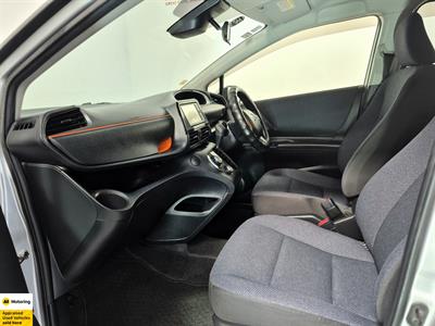 2017 Toyota Sienta - Thumbnail