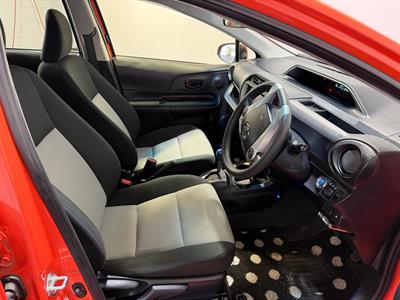 2014 Toyota Aqua - Thumbnail