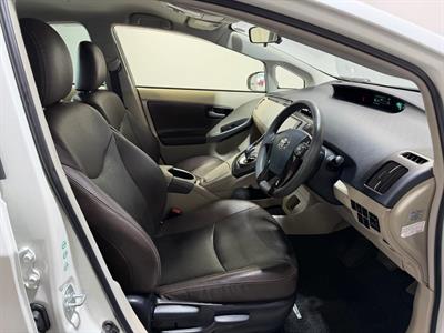 2013 Toyota Prius - Thumbnail
