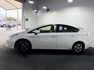 2013 Toyota Prius - Thumbnail