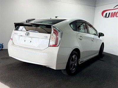 2013 Toyota Prius - Thumbnail