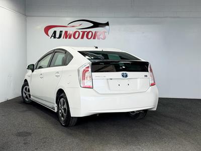 2013 Toyota Prius - Thumbnail
