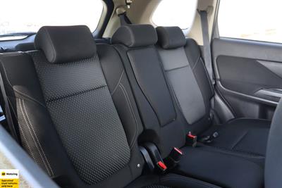 2021 Mitsubishi Outlander - Thumbnail