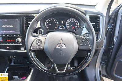 2021 Mitsubishi Outlander - Thumbnail