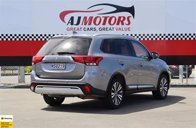 2021 Mitsubishi Outlander - Thumbnail