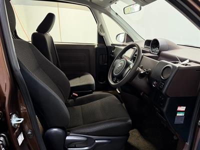 2015 Toyota Porte - Thumbnail