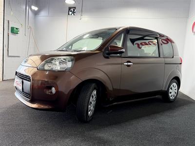 2015 Toyota Porte - Thumbnail