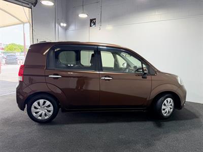 2015 Toyota Porte - Thumbnail