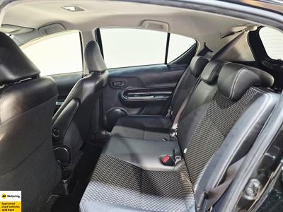 2015 Toyota Aqua - Thumbnail