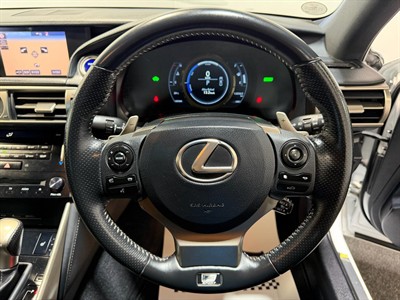 2013 Lexus IS 300h - Thumbnail