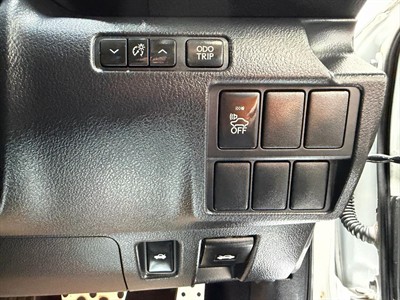 2013 Lexus IS 300h - Thumbnail