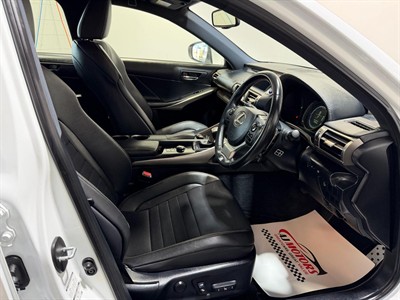 2013 Lexus IS 300h - Thumbnail