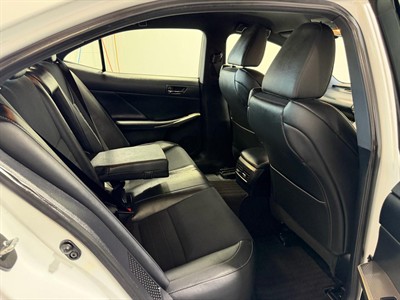 2013 Lexus IS 300h - Thumbnail