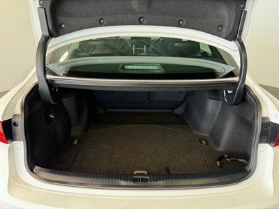 2013 Lexus IS 300h - Thumbnail