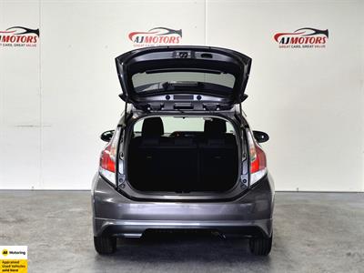 2015 Toyota Aqua - Thumbnail