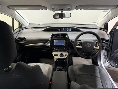 2016 Toyota Prius - Thumbnail