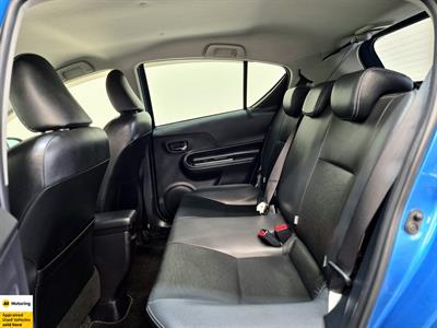 2013 Toyota Aqua - Thumbnail