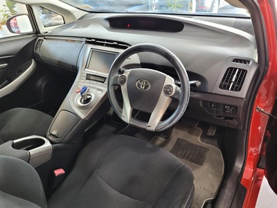 2013 Toyota Prius - Thumbnail