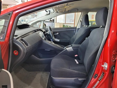 2013 Toyota Prius - Thumbnail