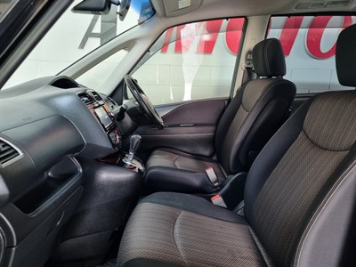 2014 Nissan Serena - Thumbnail