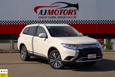 2022 Mitsubishi Outlander - Thumbnail