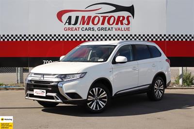 2022 Mitsubishi Outlander - Thumbnail