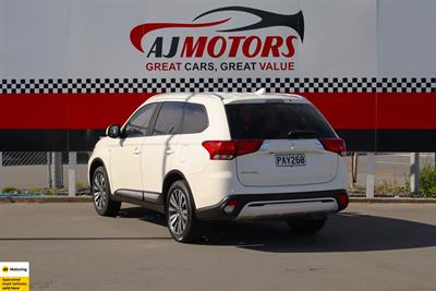 2022 Mitsubishi Outlander - Thumbnail