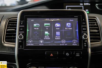 2017 Nissan Serena - Thumbnail