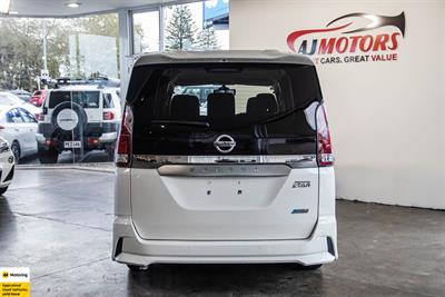 2017 Nissan Serena - Thumbnail