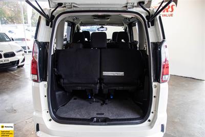 2017 Nissan Serena - Thumbnail