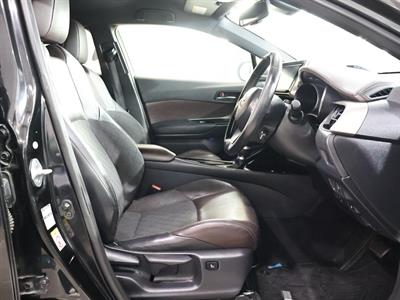 2017 Toyota C-HR - Thumbnail